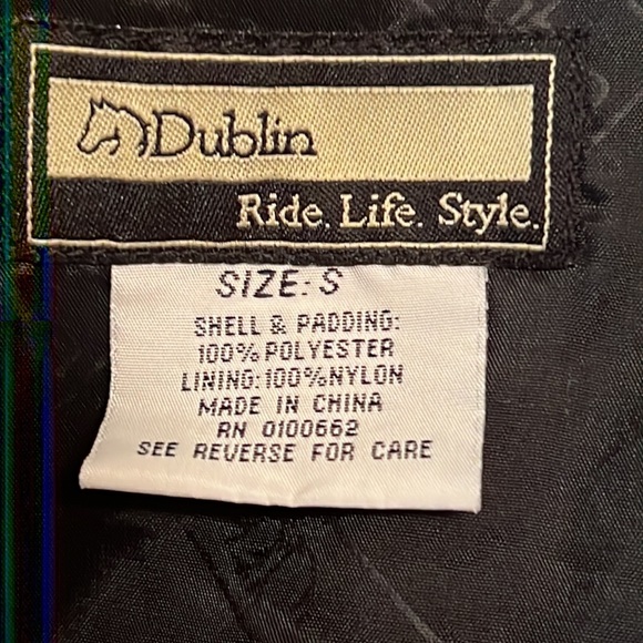 Dublin quilted riding vest with double rear vent with snaps. - Picture 7 of 9